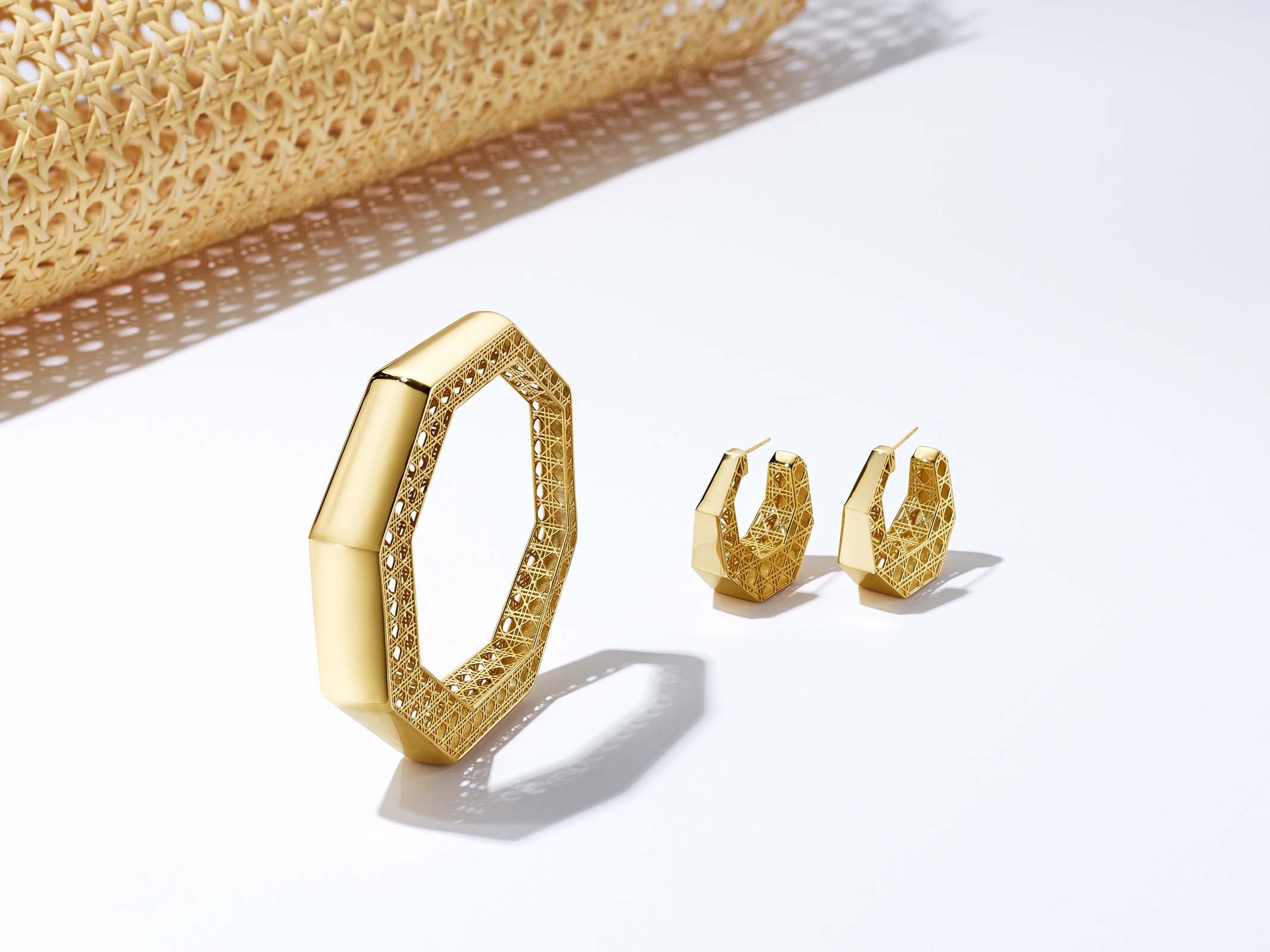 MoAnA LUU Doudou bangle bracelet and earrings in 18K yellow gold, featuring a cane-woven work inspired by traditional Caribbean fish traps, reflecting the house’s vision of Creole-inspired fine jewelry crafted in New York.