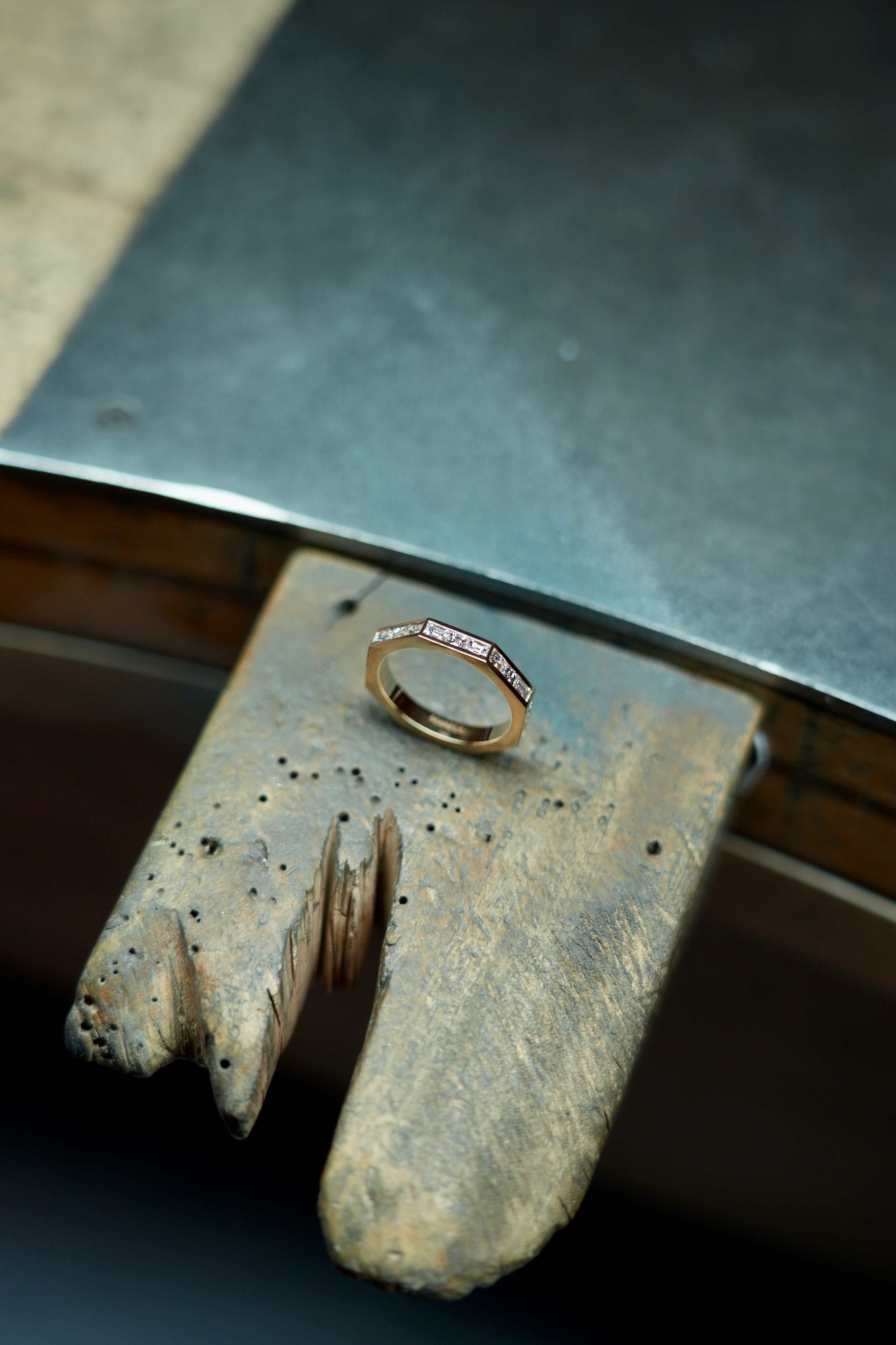 Ti Eternity Ring, 18K Yellow Gold and Baguette Diamonds