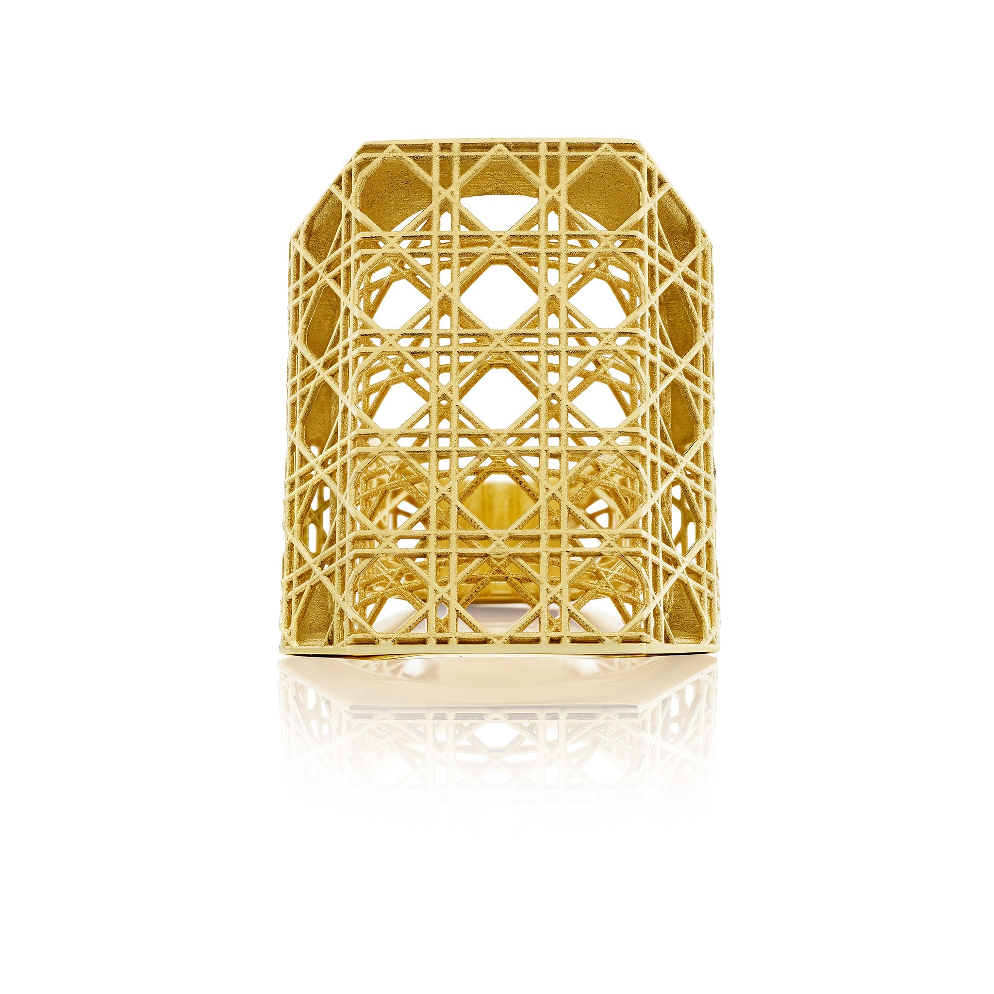 MoAnA LUU Doudou Maxi ring 18K yellow gold, featuring a cane-woven work inspired by traditional Caribbean fish traps, reflecting the house’s vision of Creole-inspired fine jewelry crafted in New York.