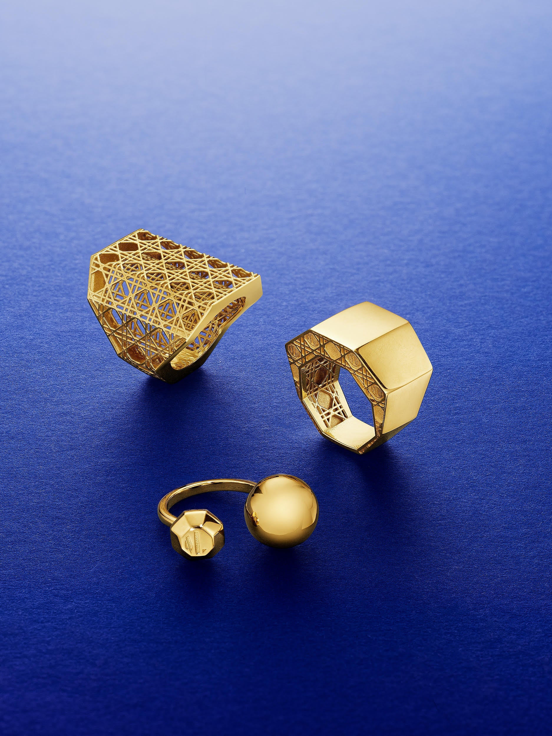 MoAnA LUU Doudou Maxi ring and Signet ring in 18K yellow gold, featuring a cane-woven work inspired by traditional Caribbean fish traps, reflecting the house’s vision of Creole-inspired fine jewelry crafted in New York.