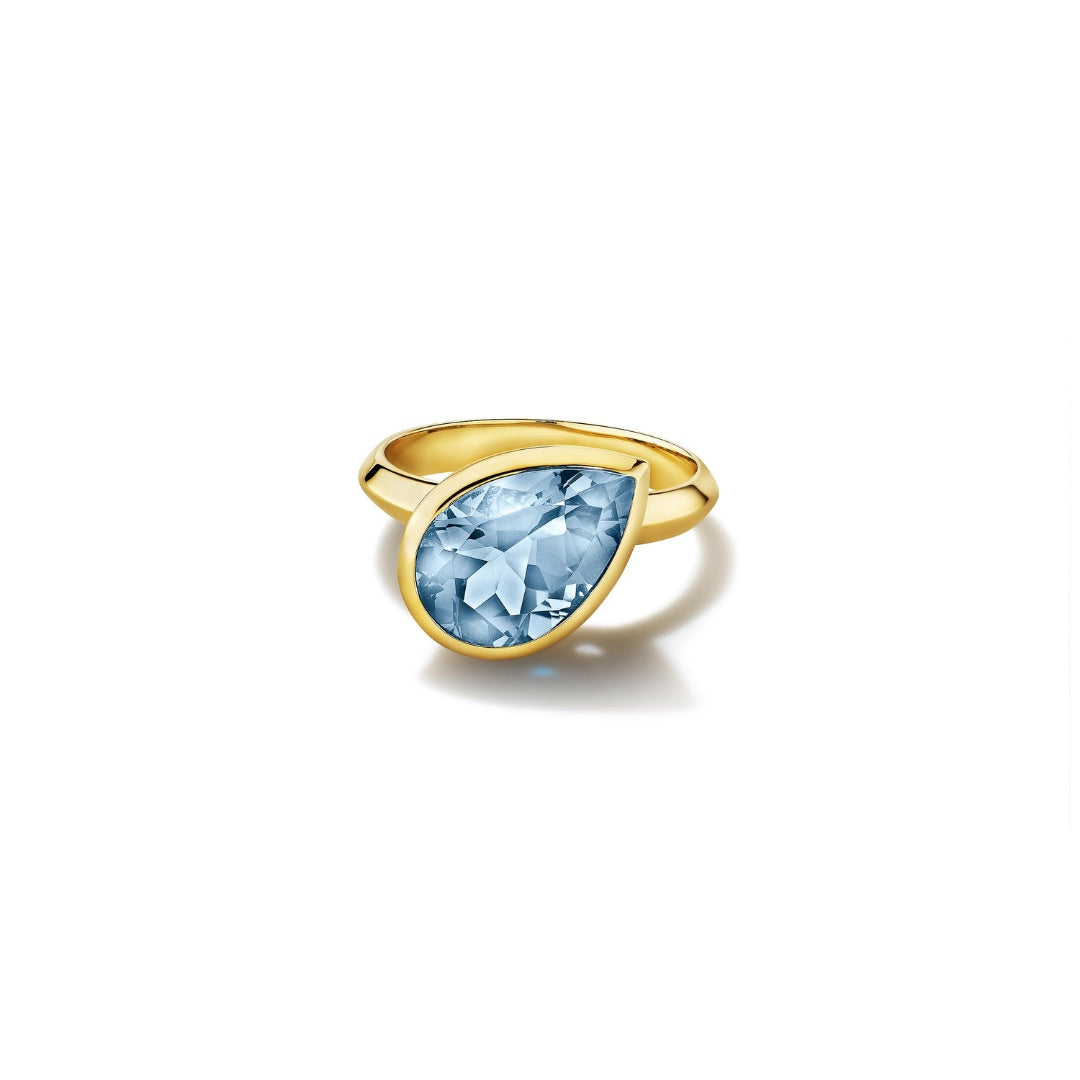 MoAnA LUU Dlo pear-shaped aquamarine ring in 18K yellow gold, featuring a cane-woven frame inspired by traditional Caribbean fish traps, reflecting the house’s vision of Creole-inspired fine jewelry crafted in New York.
