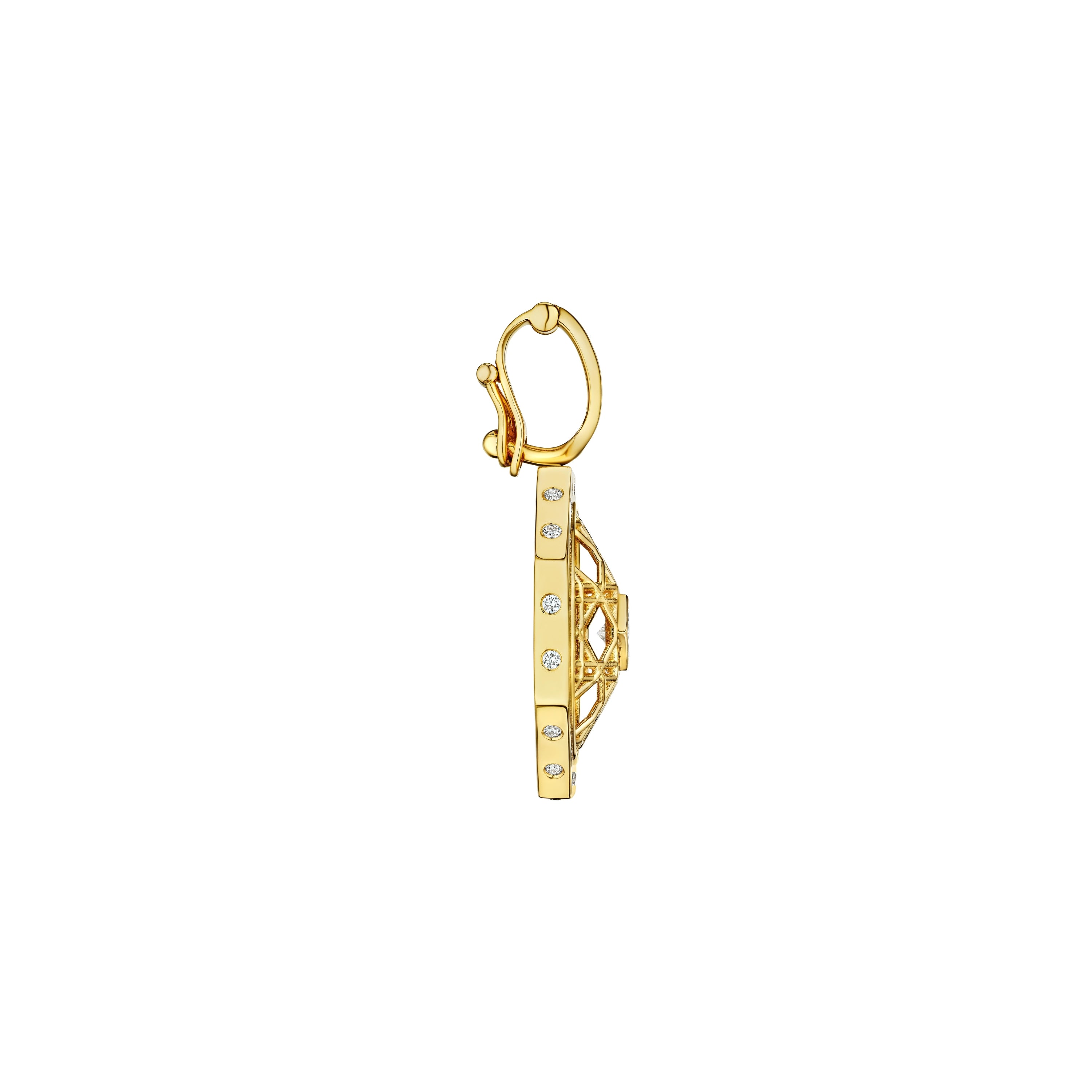 MoAnA LUU Doudou pendant with diamonds in 18K yellow gold, featuring cane-woven work inspired by traditional Caribbean fish traps, reflecting the house’s vision of Creole-inspired fine jewelry crafted in New York. Side view closed. 
