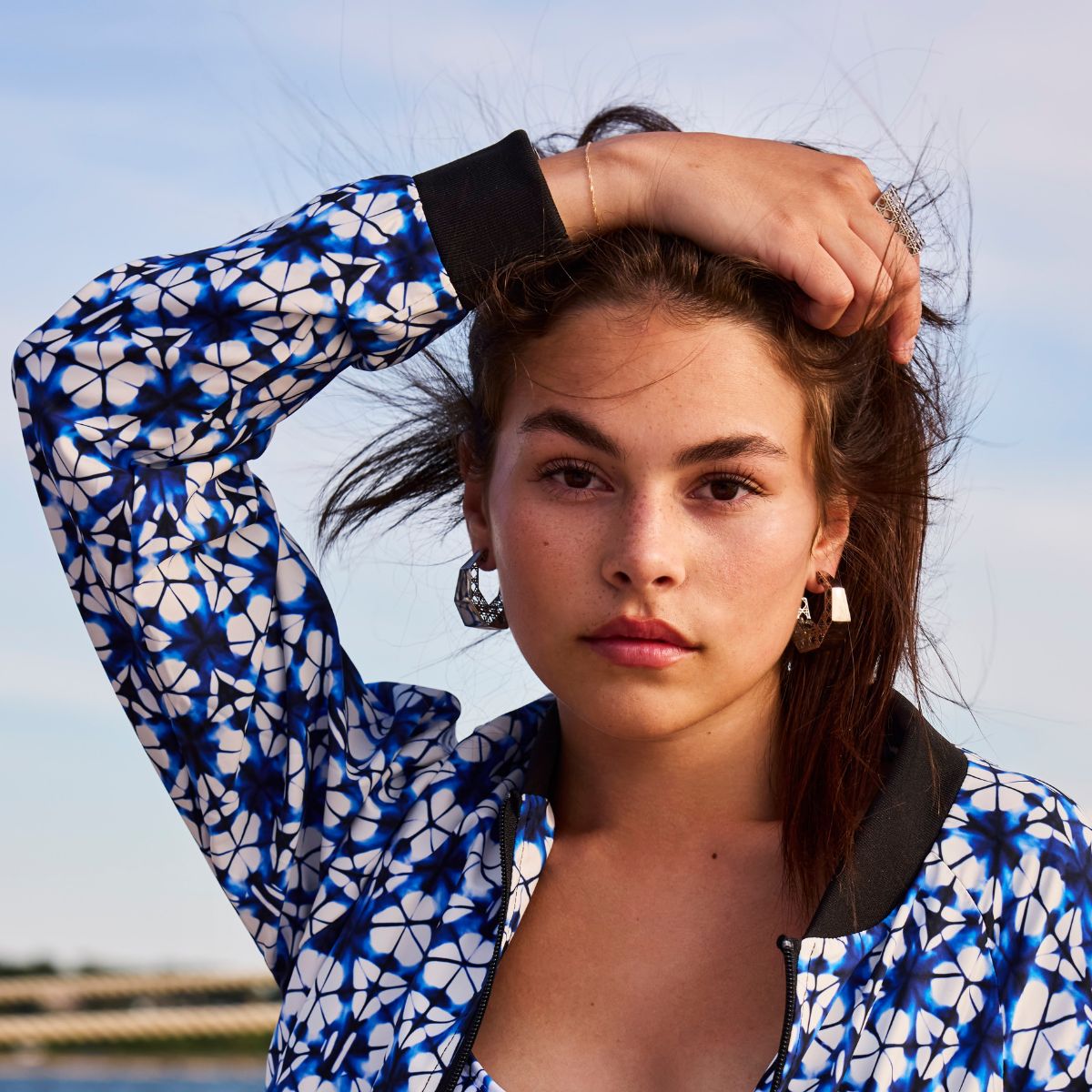 Model wearing MoAnA LUU Doudou hoop earrings in silver, featuring a cane-woven work inspired by traditional Caribbean fish traps, reflecting the house’s vision of Creole-inspired  jewelry crafted in New York.